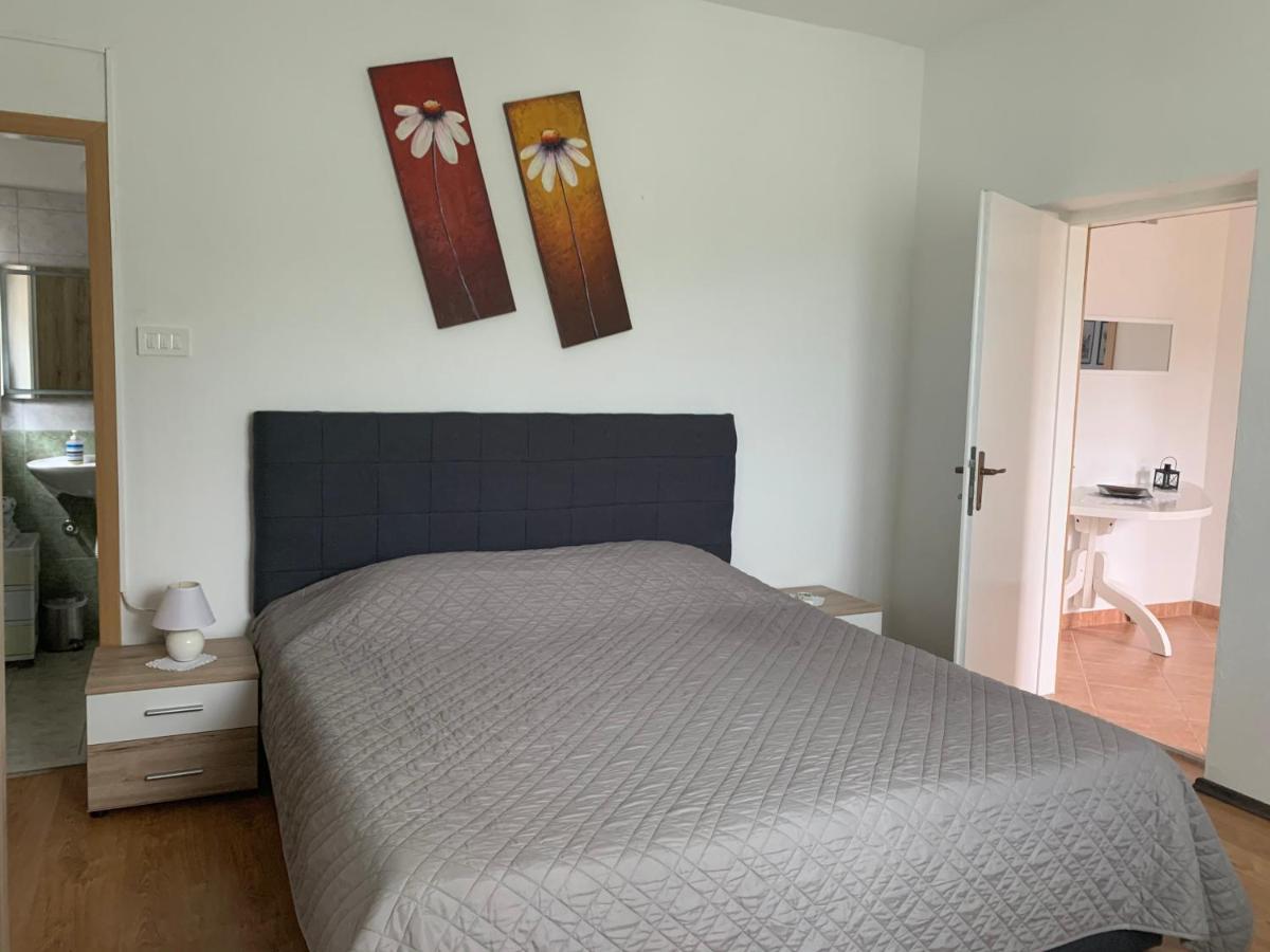 Apartmani Spomenka Seline Esterno foto
