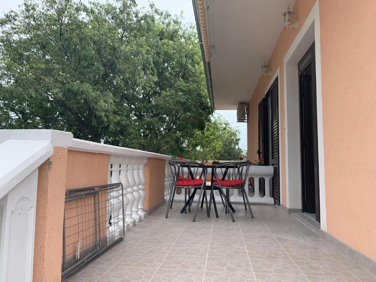 Apartmani Spomenka Seline Esterno foto