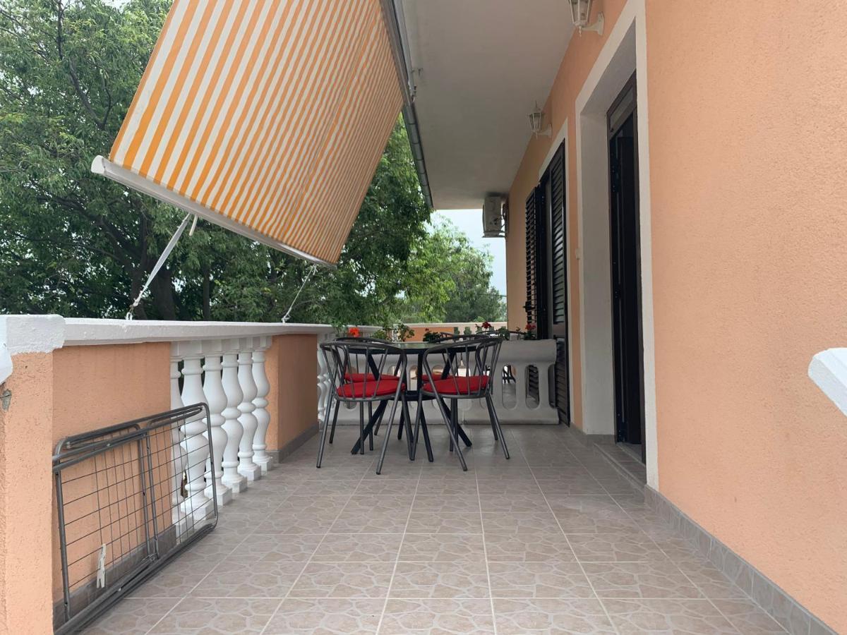 Apartmani Spomenka Seline Esterno foto