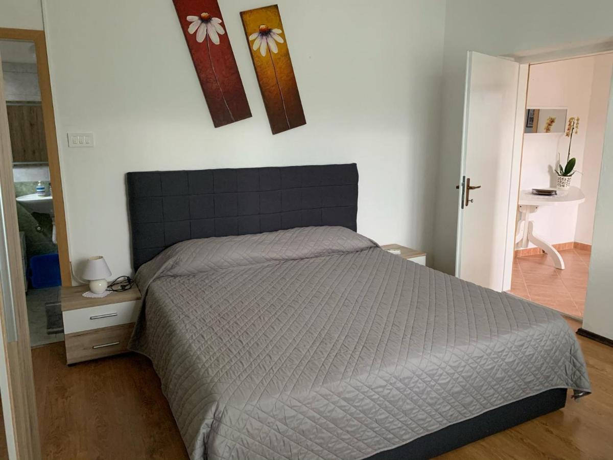 Apartmani Spomenka Seline Esterno foto